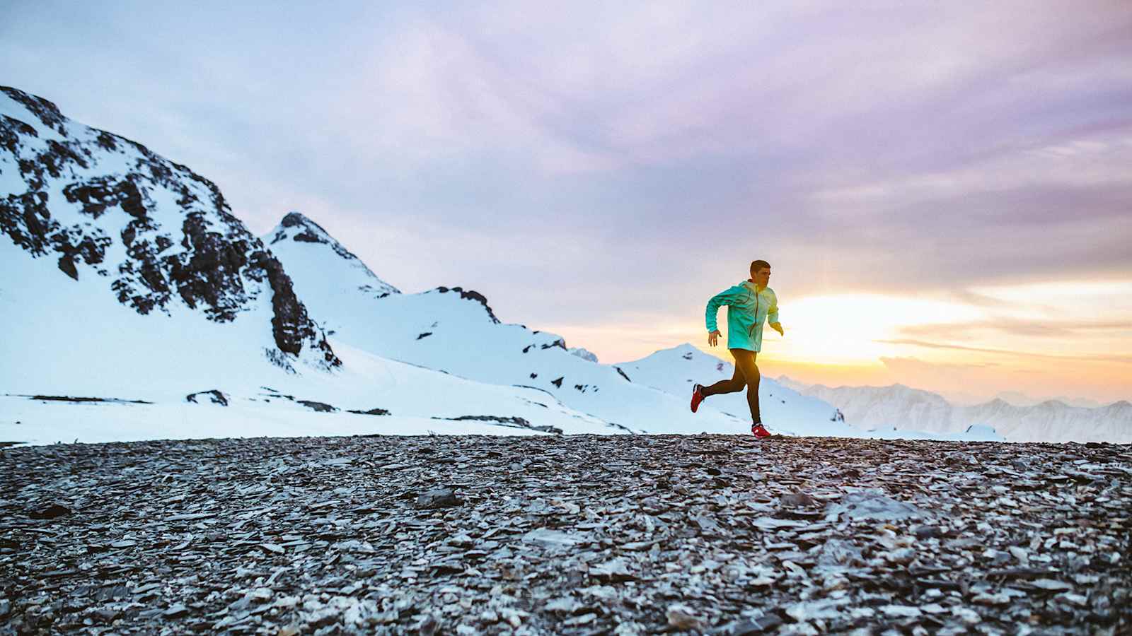 Die FUTURELIGHT™ - Flight Series Jacke wurde entwickelt, um Läufern zu helfen, länger, schneller und stärker zu laufen, während sie auf dem Trail unterwegs sind.