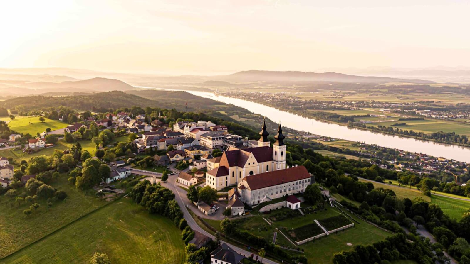 Die Ortschaft Maria Taferl an der blauen Donau in der Wachau