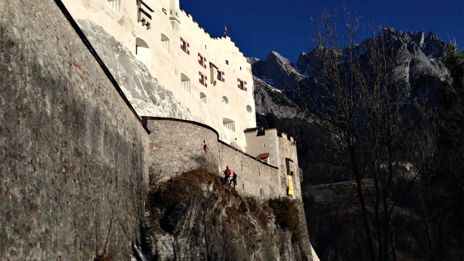 Höhenfacharbeiter unter der Burg Hohenwerfen