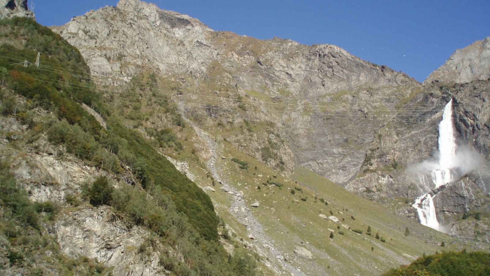 Die Fälle des Cascate del Serio in der Lombardei