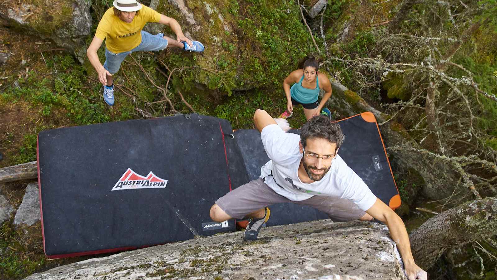 Mehrere Crashpads über- und nebeneinander vergrößern Dämpfung und Landefläche