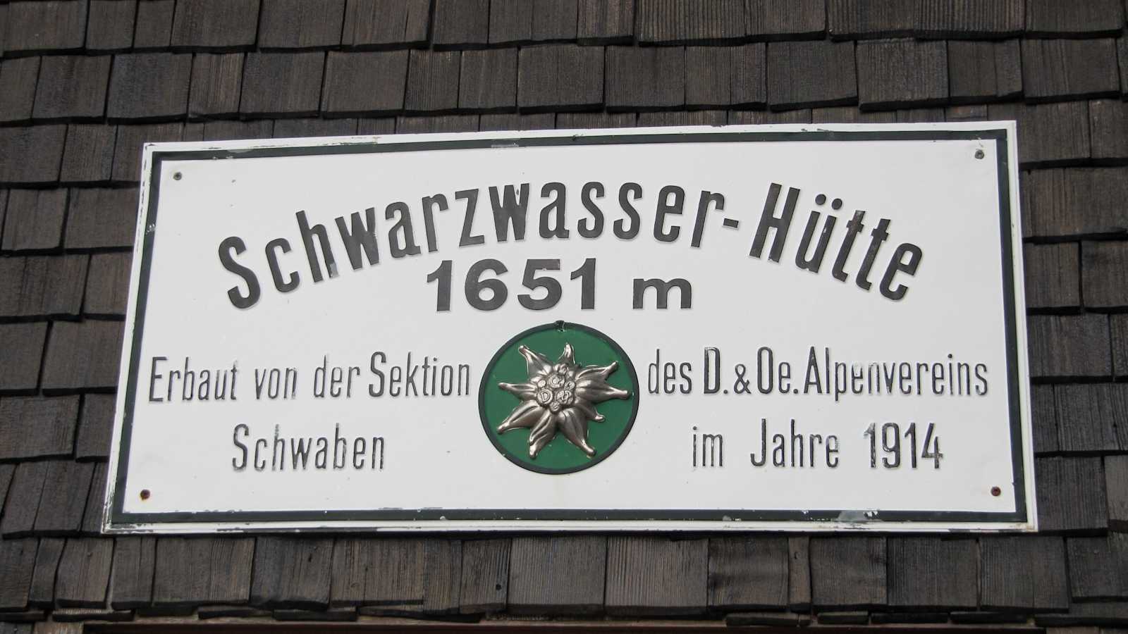 Schild an der Schwarzwasserhütte