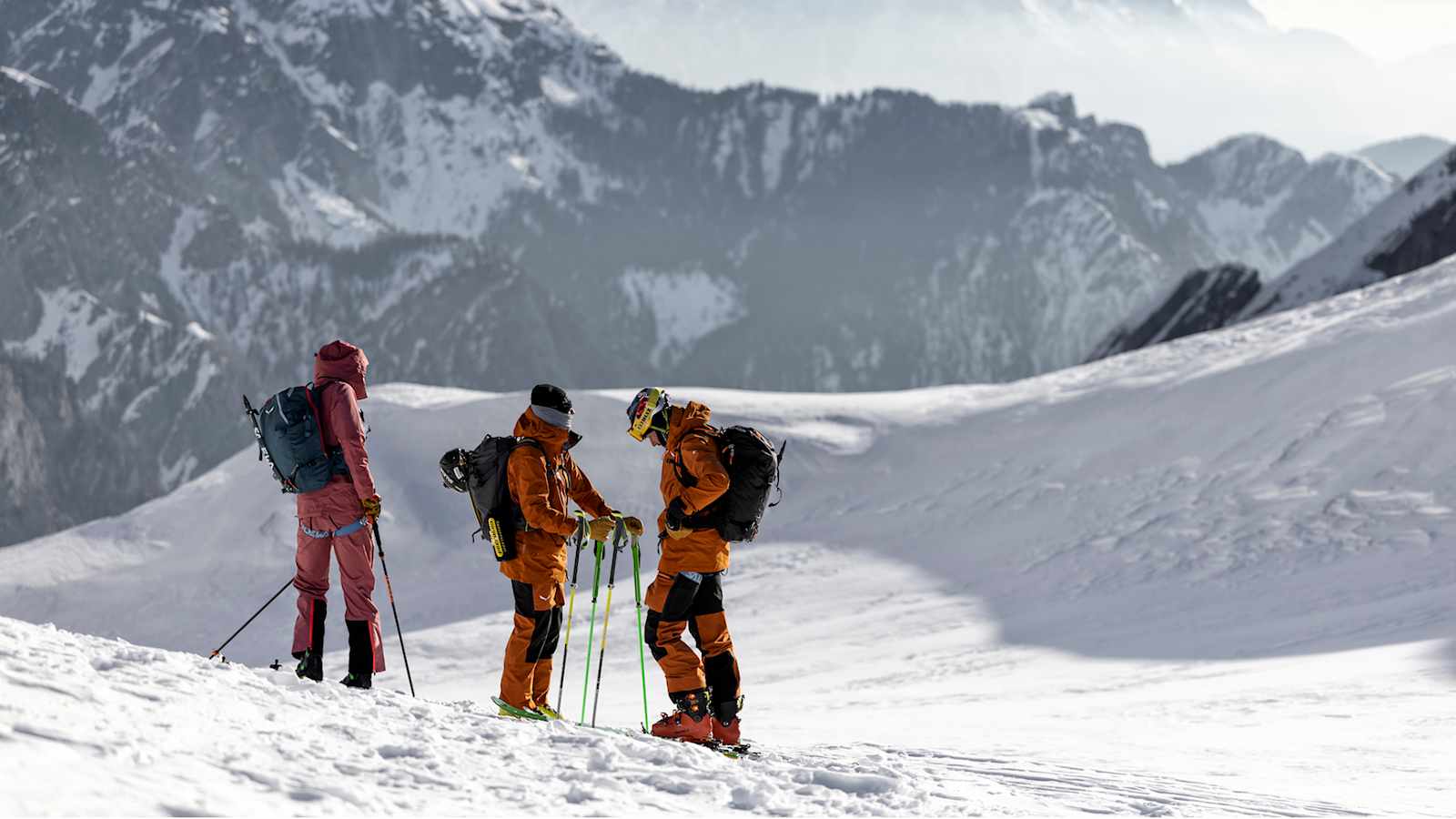 Eine Freeride-Tour mit bestem Powder in einsamer, verschneiten Landschaft ist ein erstrebenswertes Ziel.