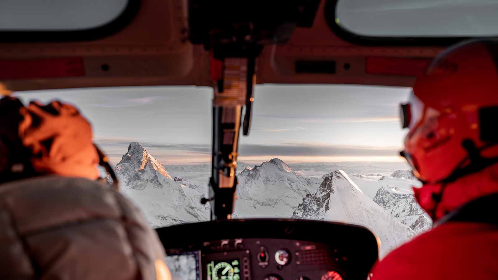 Im Cockpit bei Air Zermatt