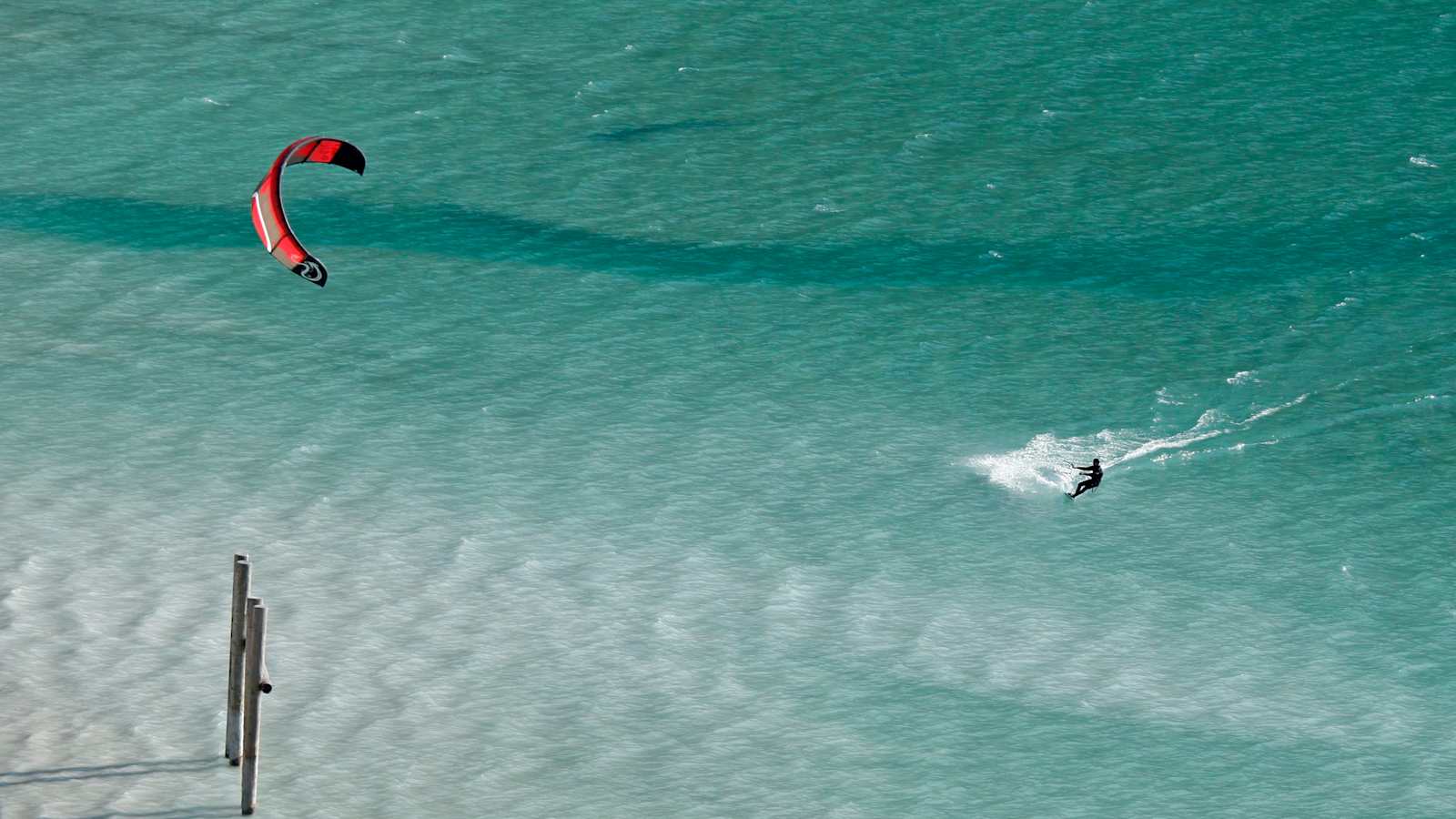 Der Achensee in Tirol ist ein Hotspot für Kitesurfer.