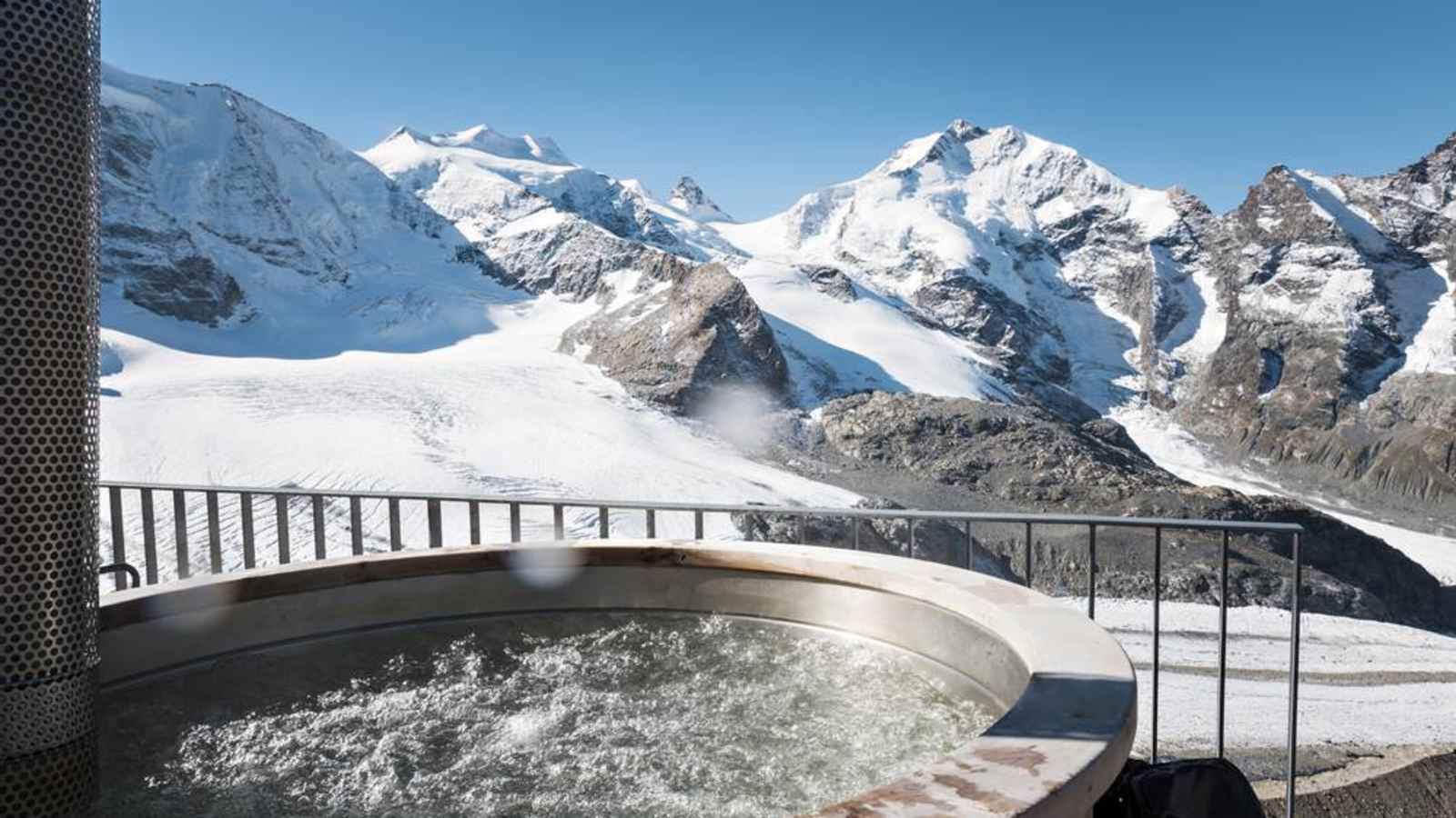 Jacuzzi im Berghaus Diavolezza auf fast 3.000 m