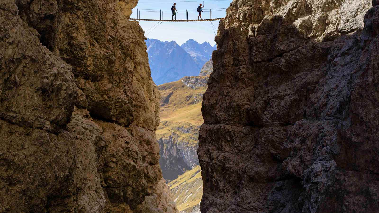 Hängebrücke auf der Tour „Dolomiti Senza Confini"