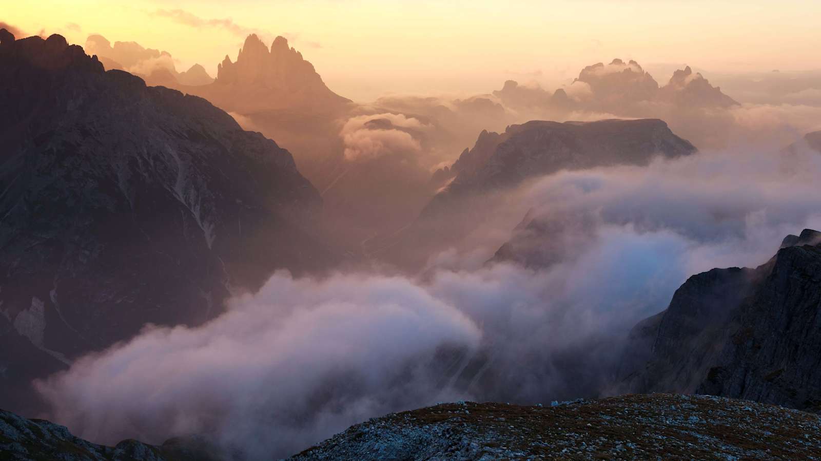 Sonnenaufgang im Naturpark Drei Zinnen