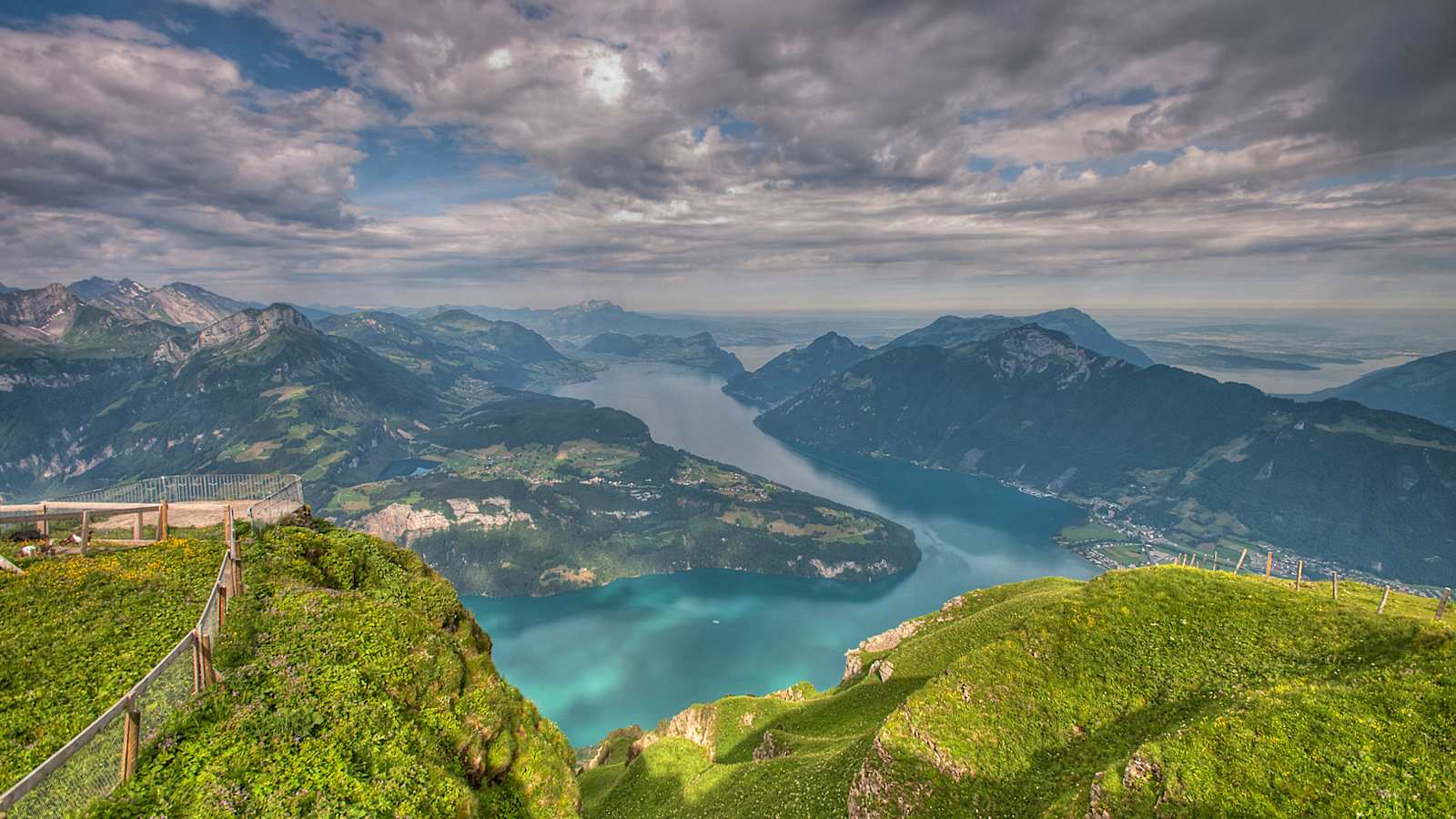 Fantastische Aussicht vom Fronalpstock auf den Vierwaldstättersee