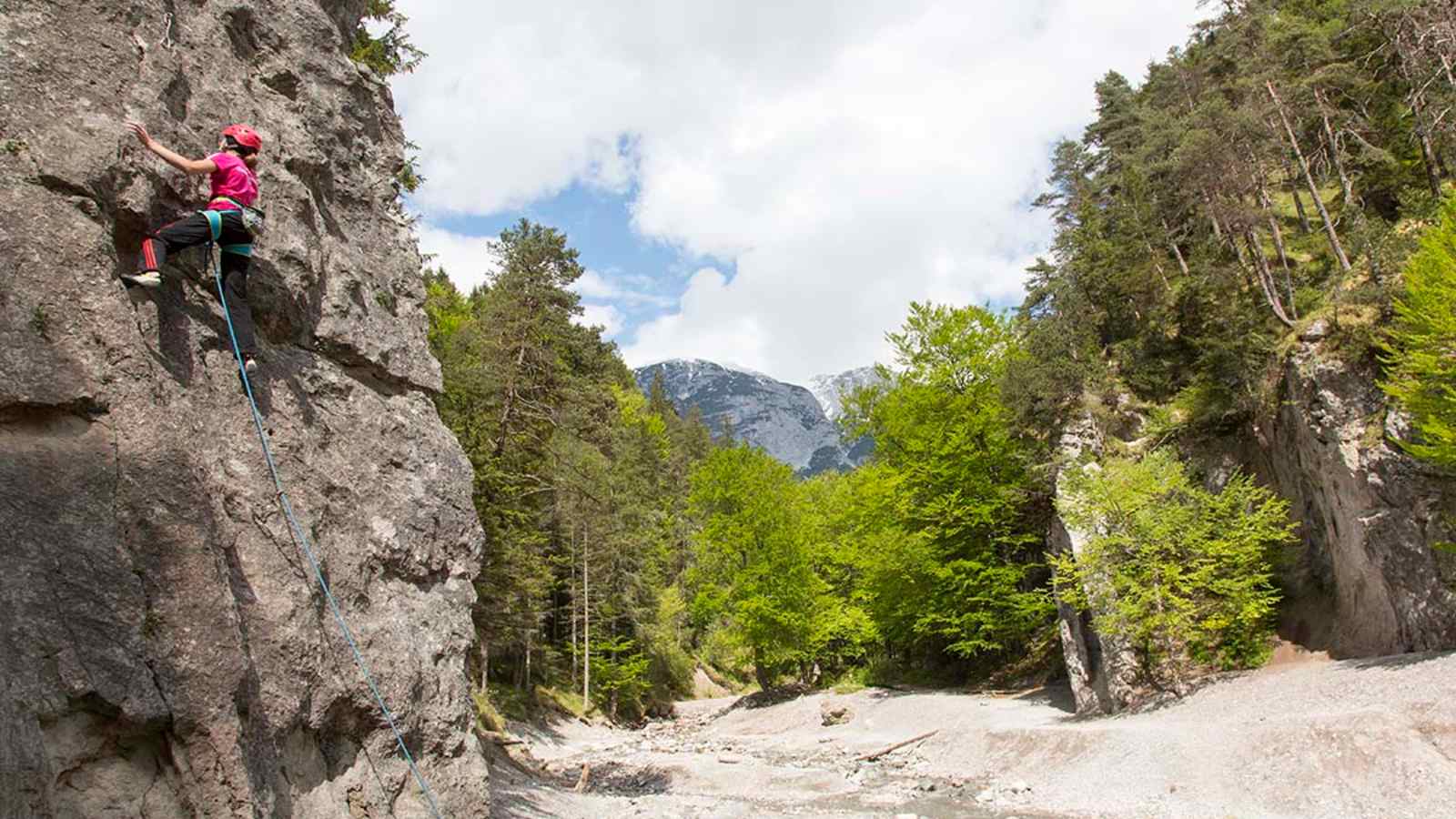 Abenteuerspielplatz Ehnbachklamm - Fels, Wasser, Bäume