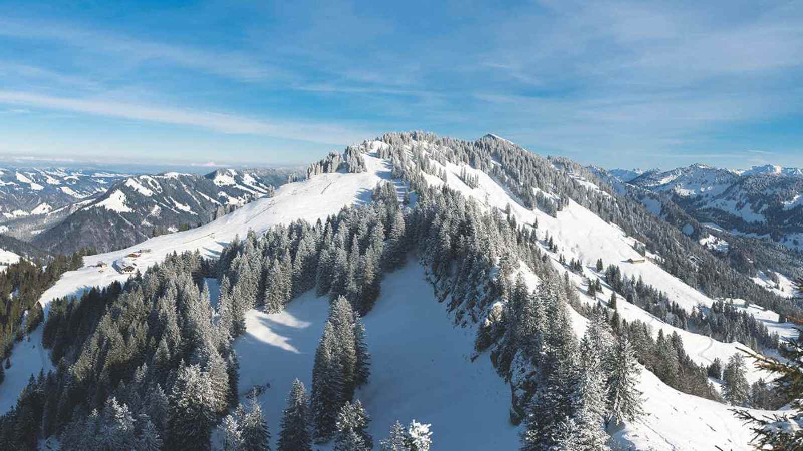 Blick von Südwesten (Falken) auf den Eineguntkopf. Links die große Falkenhütte.