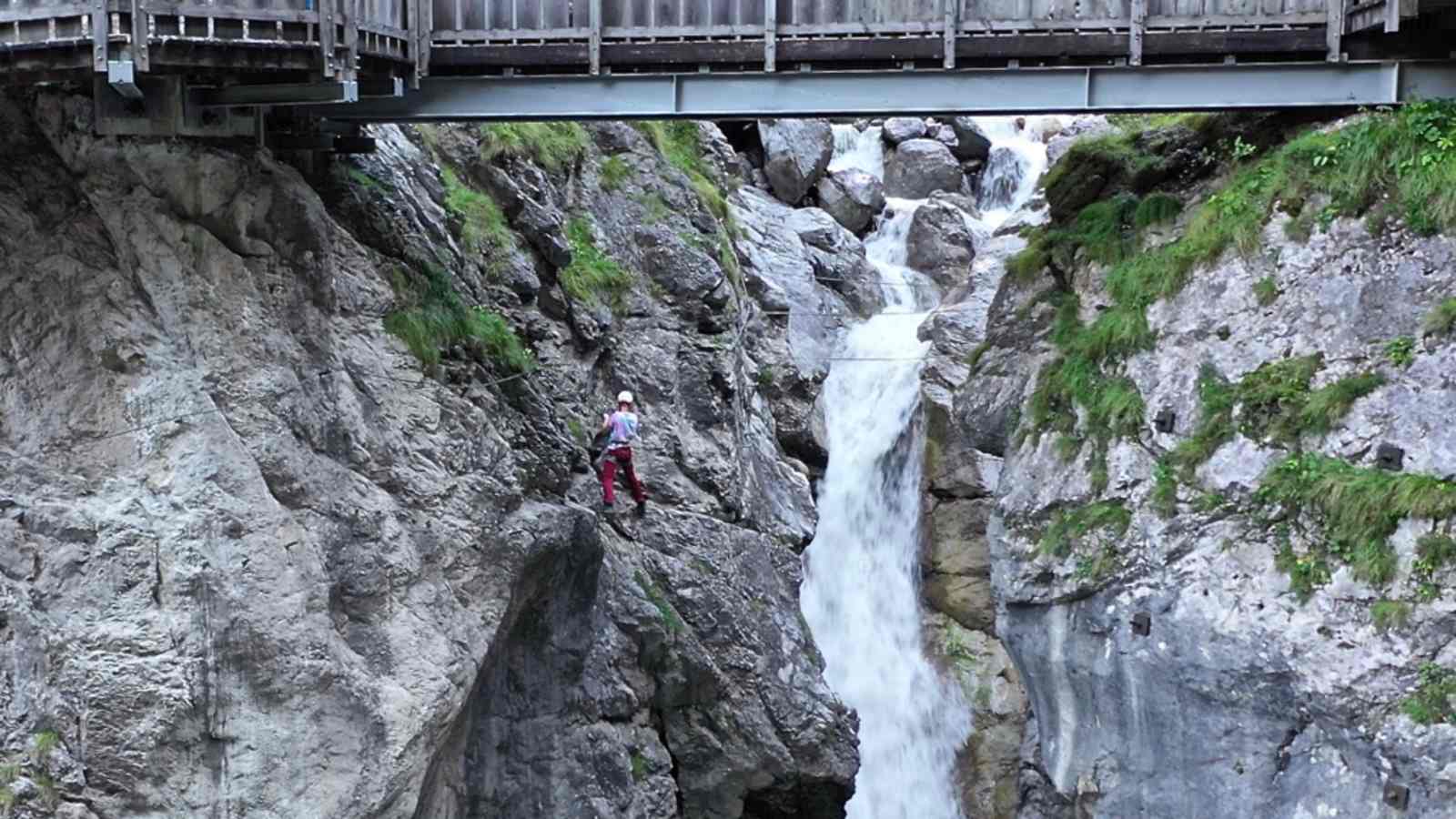 Der Galitzenbach hat sich tief in den Felsen gegraben.