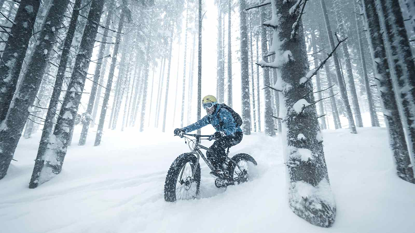 Mit dem Fatbike durch den Schnee.