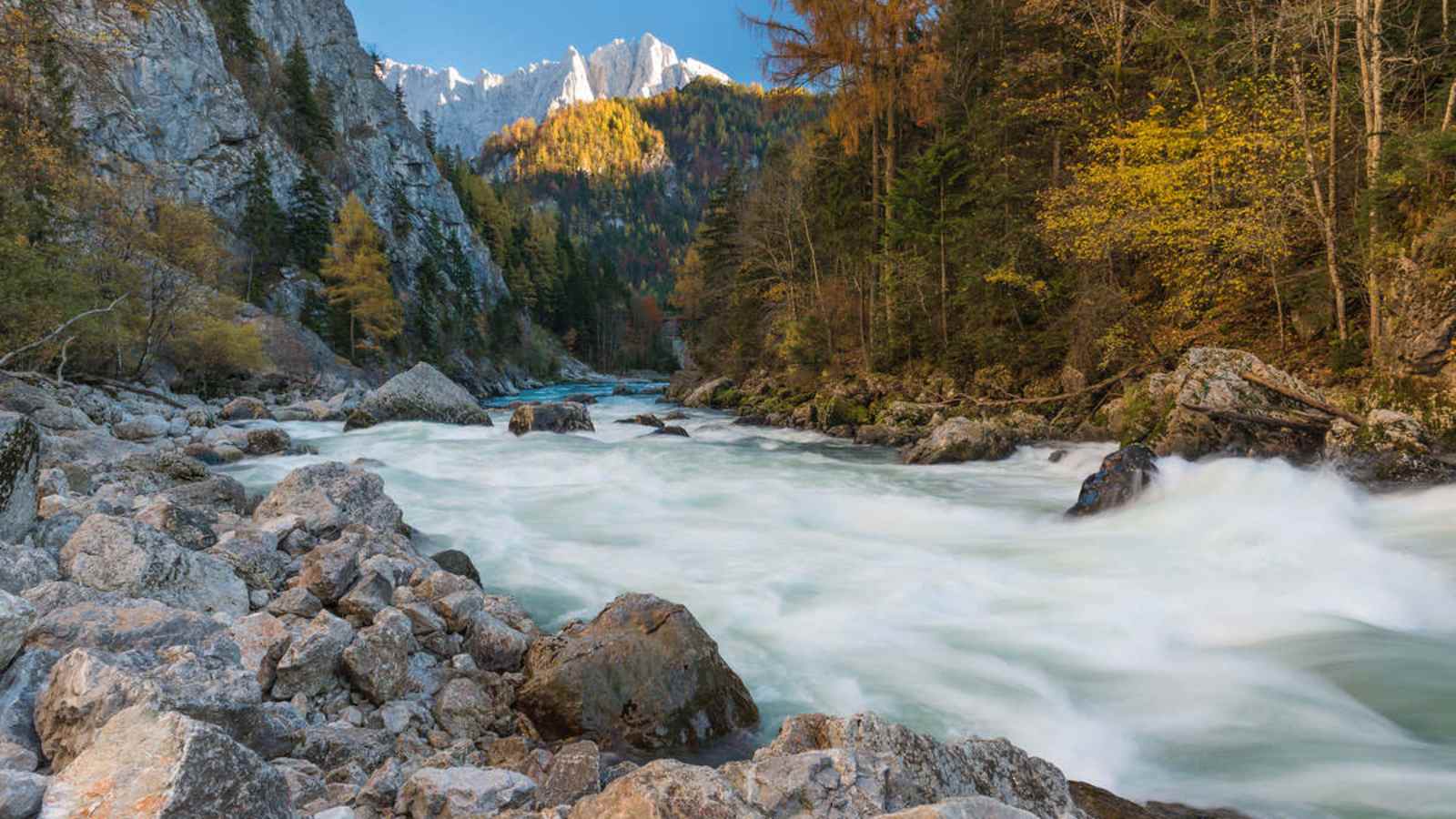 Herbstlandschaft im Nationalpark Gesäuse 