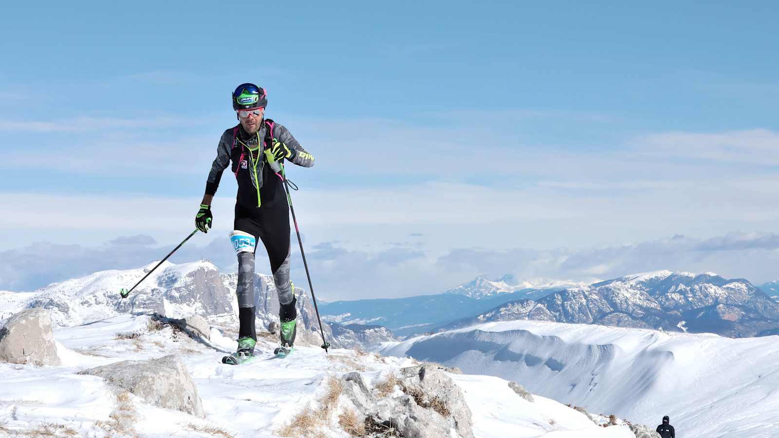 Jakob Herrmann im Aufstieg des Wettbewerbs „Epic Skitour“ am Monte Bondone, Trento