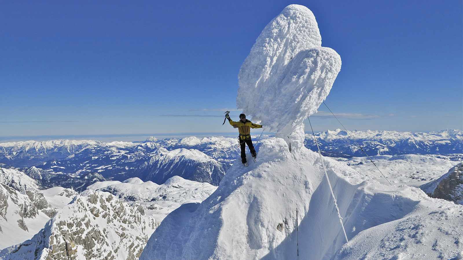 Skibergsteiger am Gipfel des Dachsteins