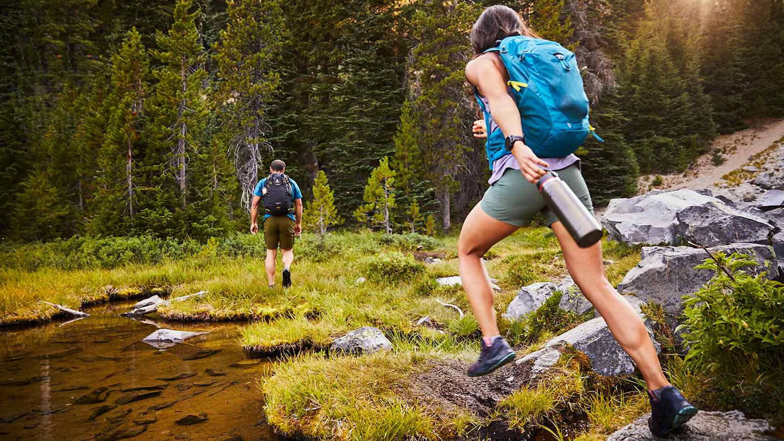 Die Hydro Flask Leightweight Wide Mouth Trail Series bringt bei einem Fassungsvermögen von knapp 1 Liter nur 335 Gramm auf die Waage.