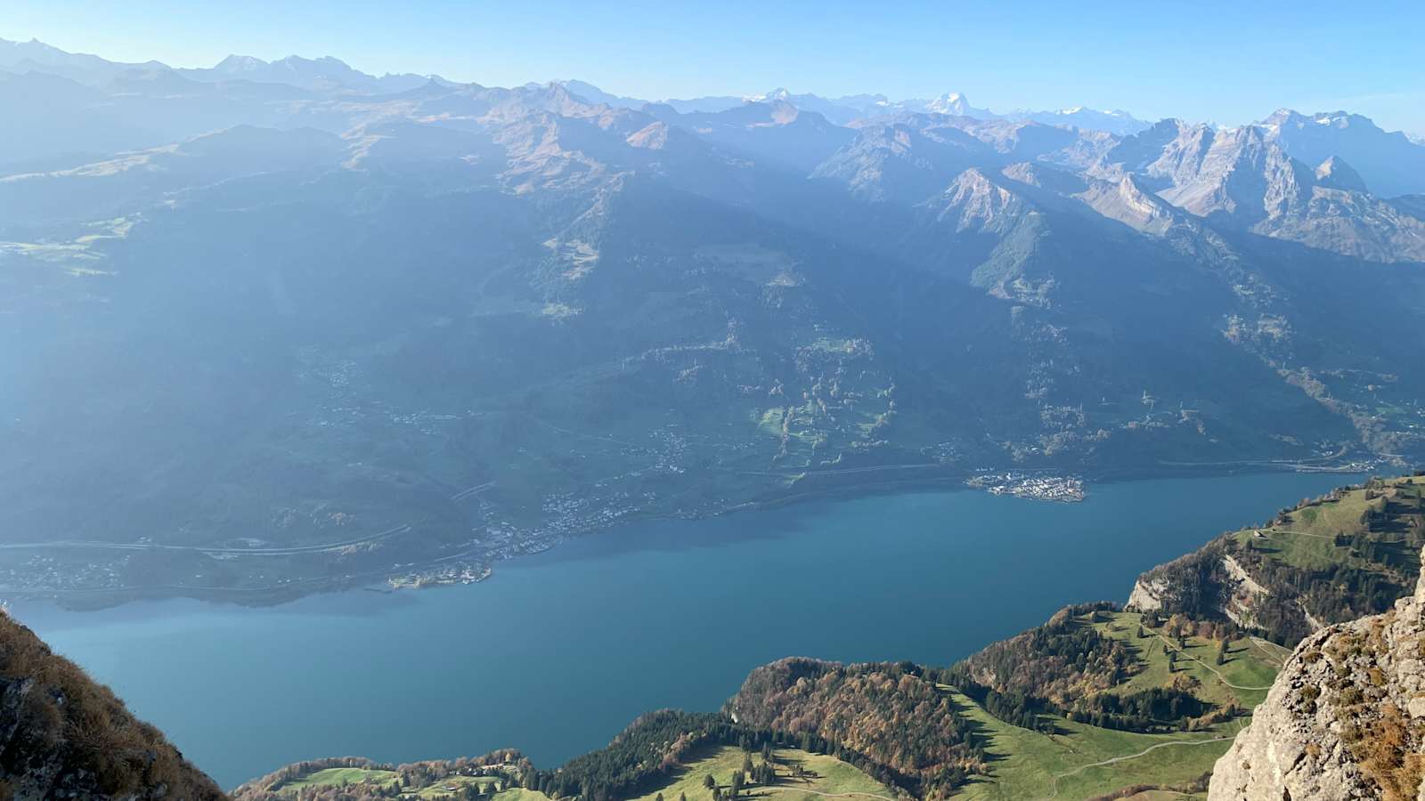 Blick vom Gipfel des Frümsel über den Walensee