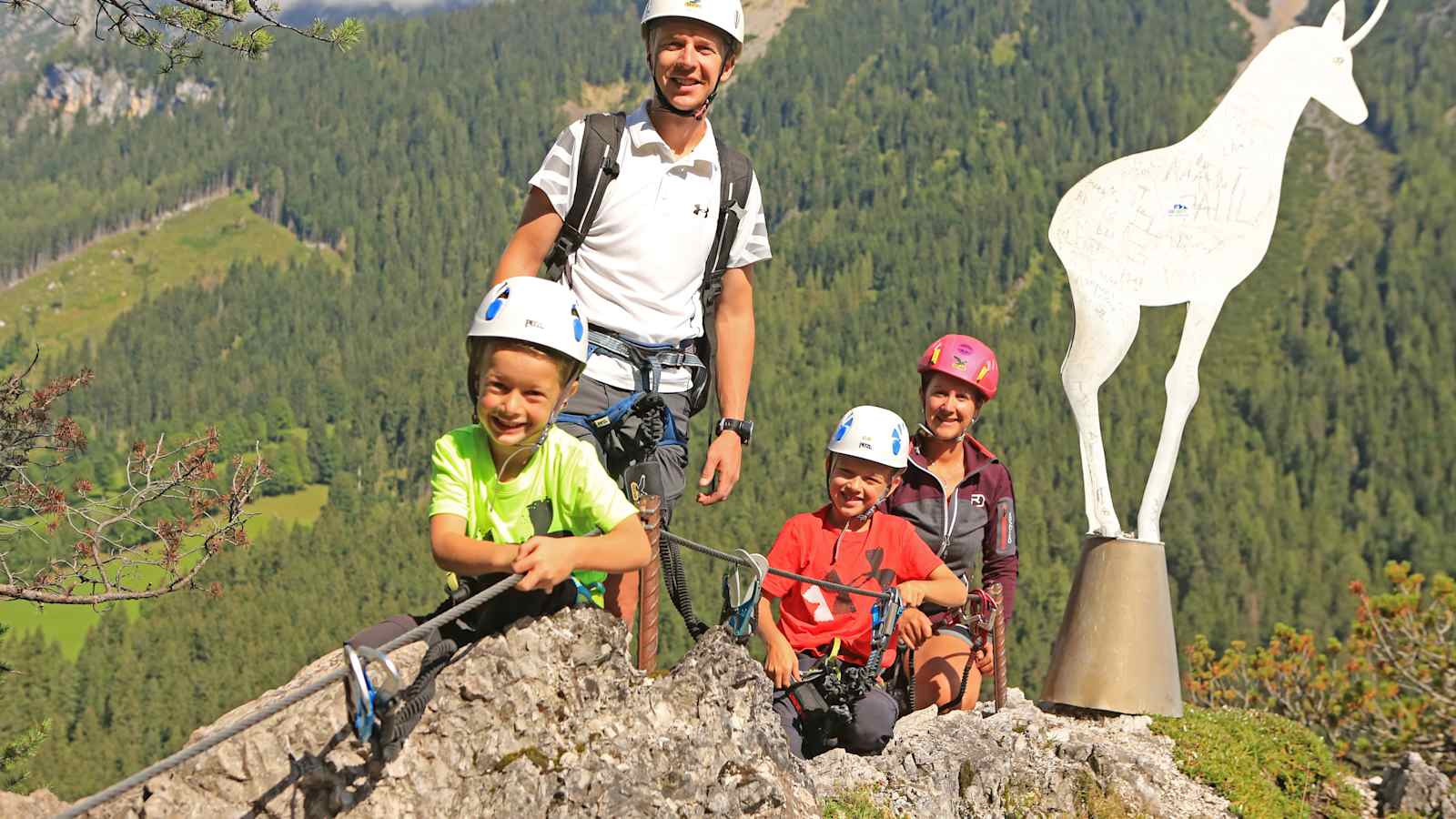 Am Klettersteig Sattelberg können sich kleine Klettersteiggeher langsam an die actionreiche Sportart herantasten.