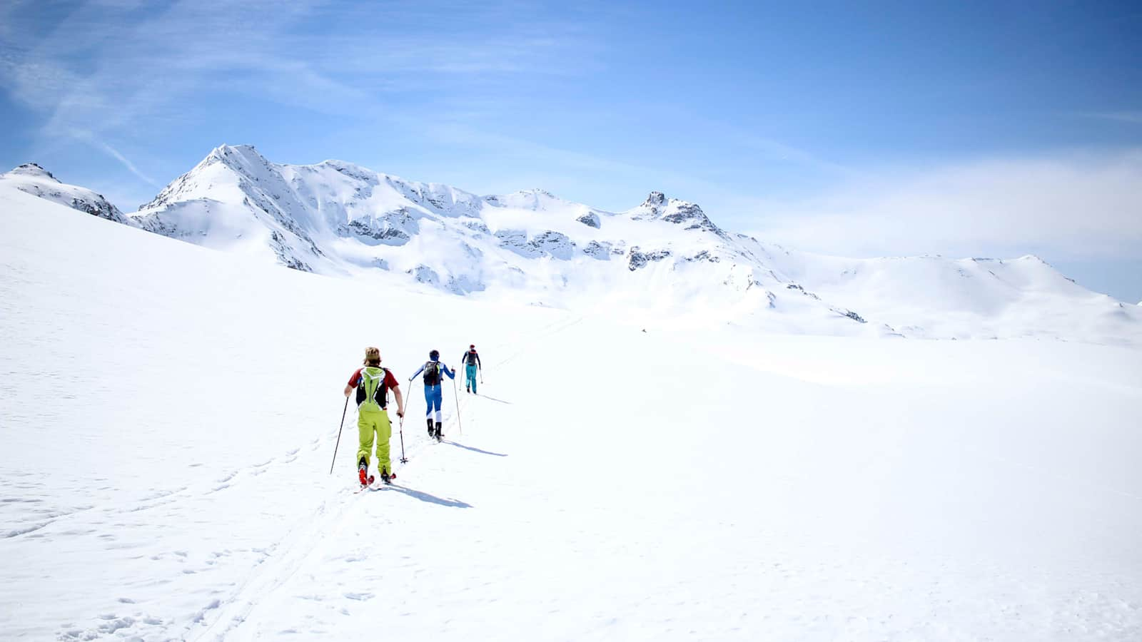 „Der lange Weg“ begleitet eine Handvoll Athleten auf der härtesten Skitour der Welt einmal quer über die Alpen