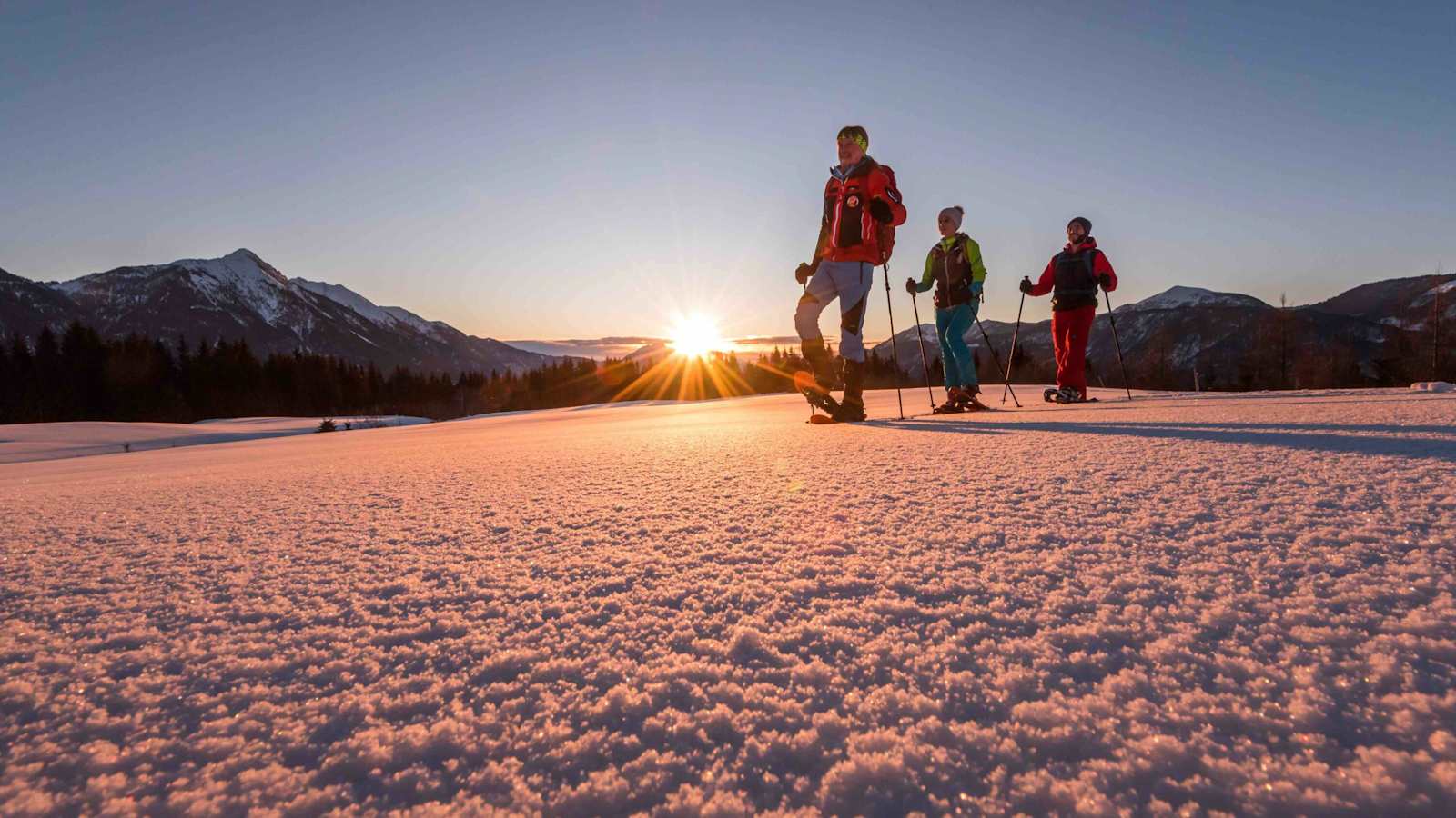 Auf Schneeschuhen durch die Winterlandschaft.