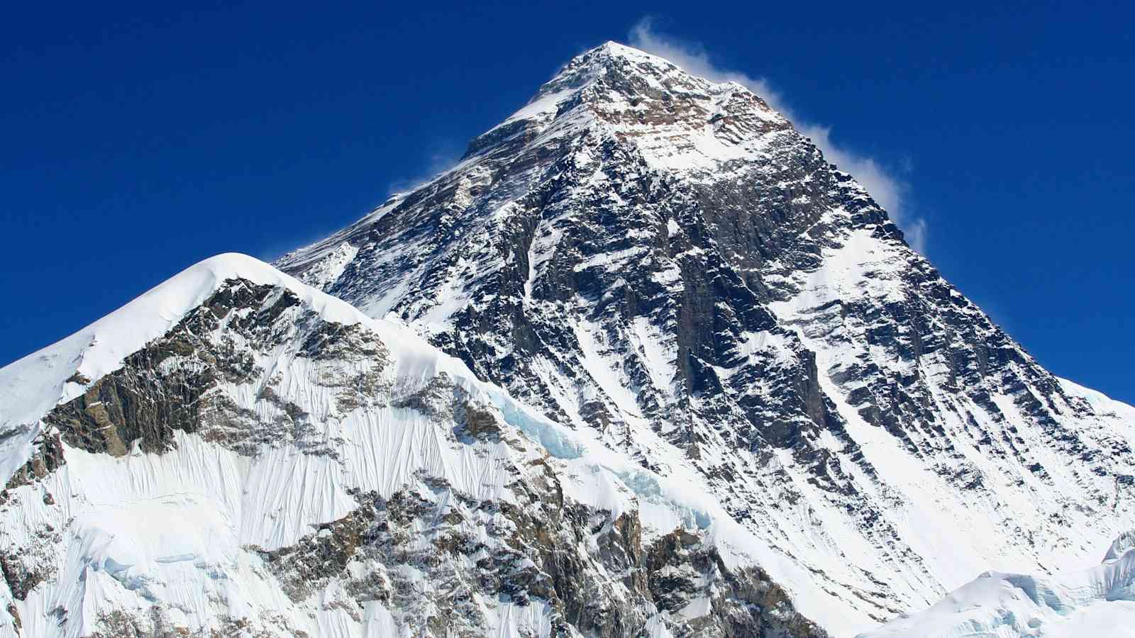 Mount Everest an einem schönen Tag