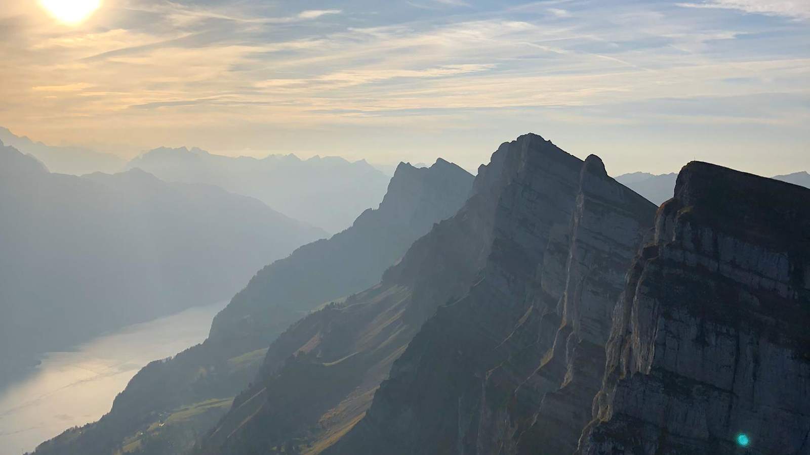 Blick zurück: Kurz vor dem Hinterrugg (2.306 m) Blick in Richtung Schibenstoll