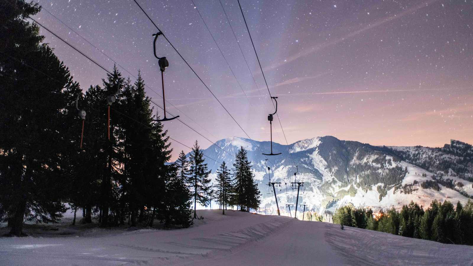 Beleuchtete Piste am Ochsenweidlift 