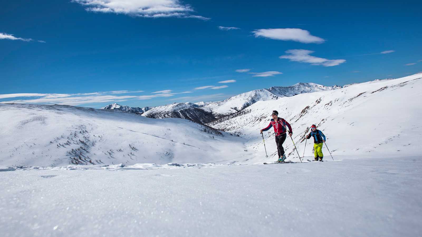 Im Aufstieg zum Königsstuhl: die sanfte Landschaft verspricht gemütliches Tourengelände