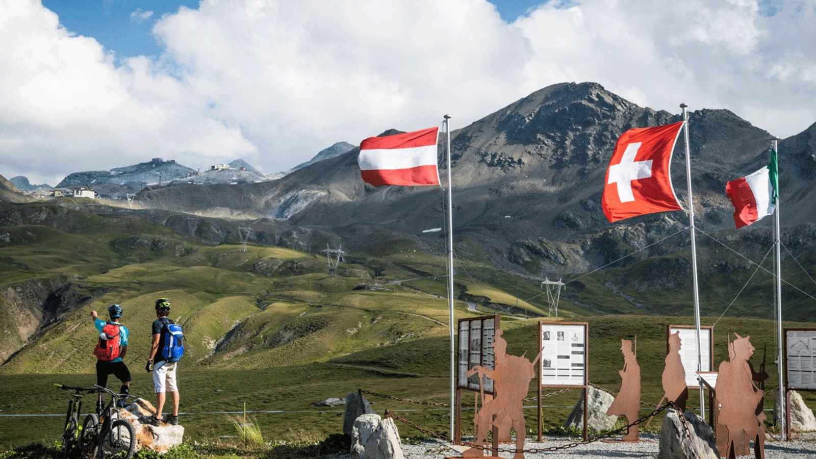 Bergwelten am Umbrailpass an der Grenze zu Italien. In der Schweiz sind Mountainbikes überall erlaubt, wo sie nicht ausdrücklich verboten sind.