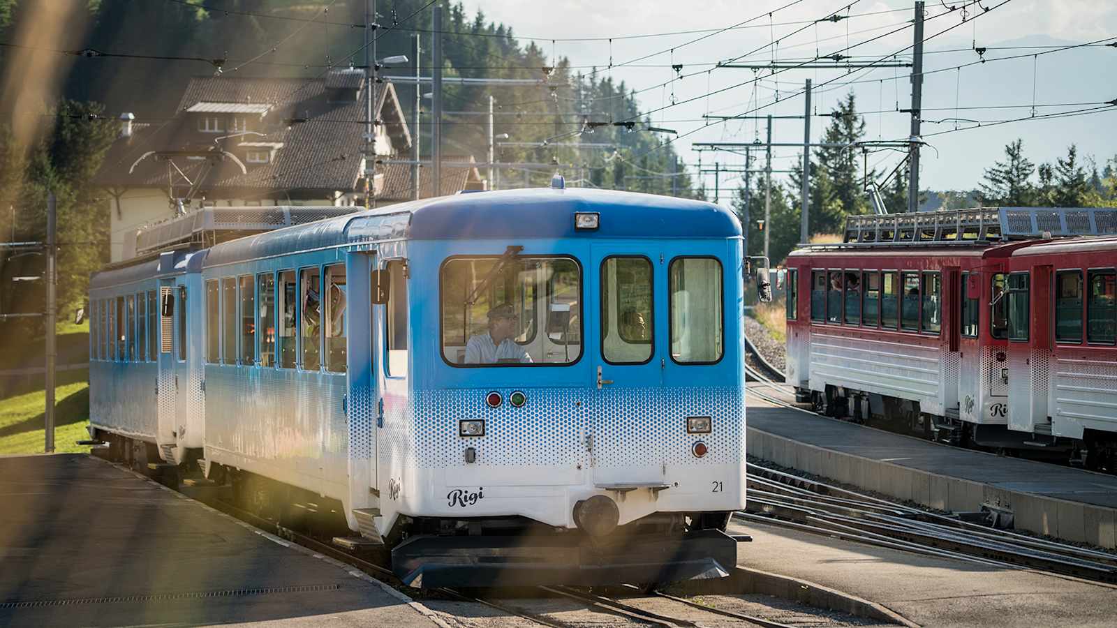 Mit dem Tell-Pass erleben Sie die Zentralschweiz mit Bahn, Bus, Schiff und zahlreichen Bergbahnen.