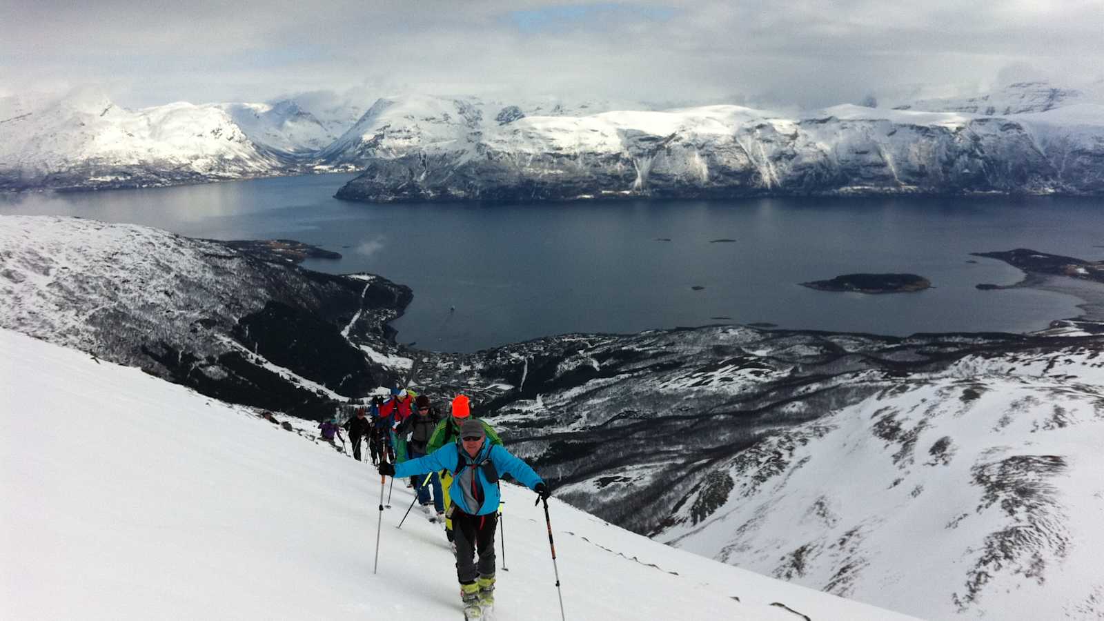 Die Touren in den Lyngen Alps sind wenig überlaufen und nur gelegentlich trifft man eine andere Skitourengruppe.