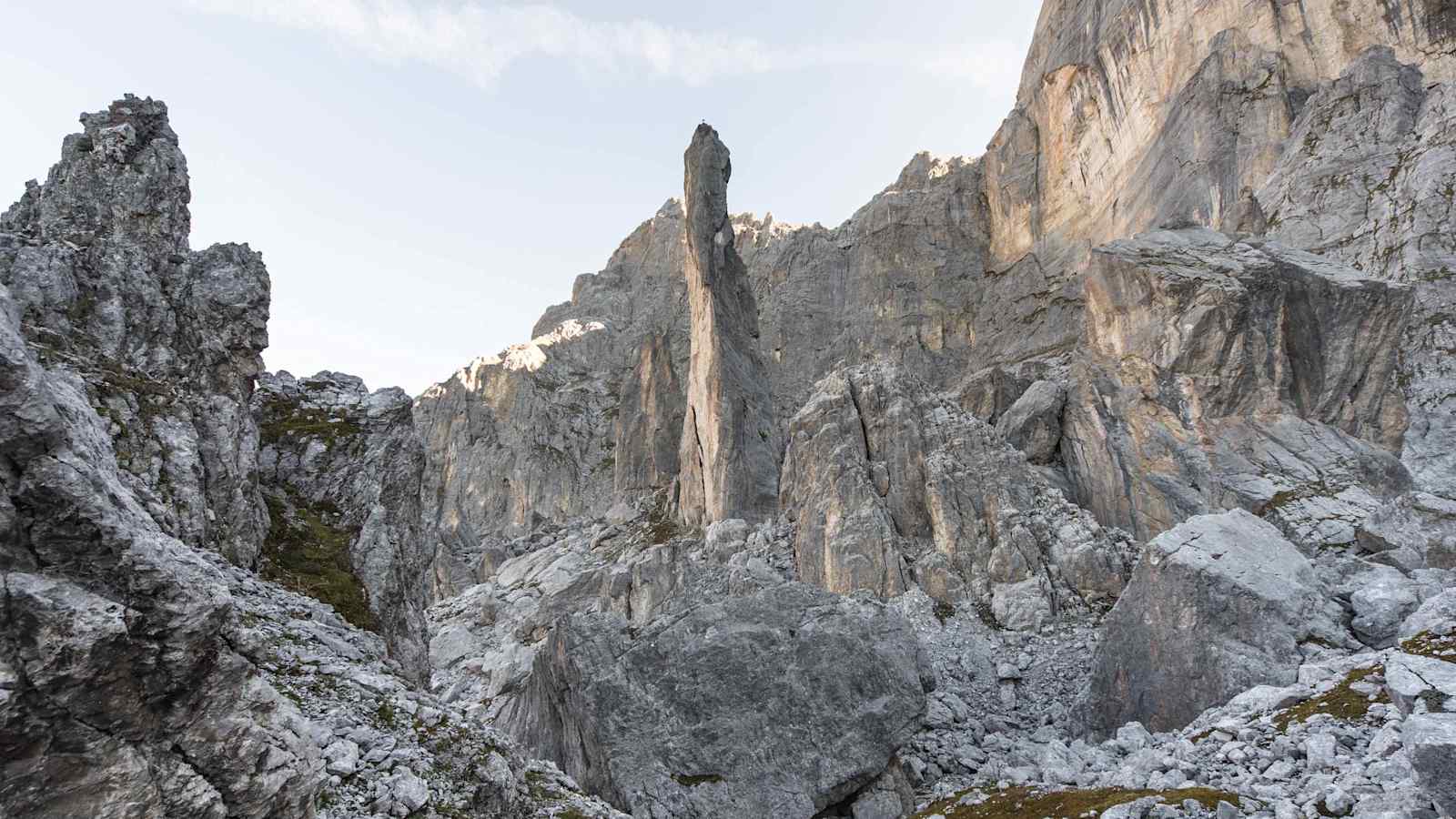 Der Schijenzahn ist eine beeindruckende, freistehende Felsnadel.