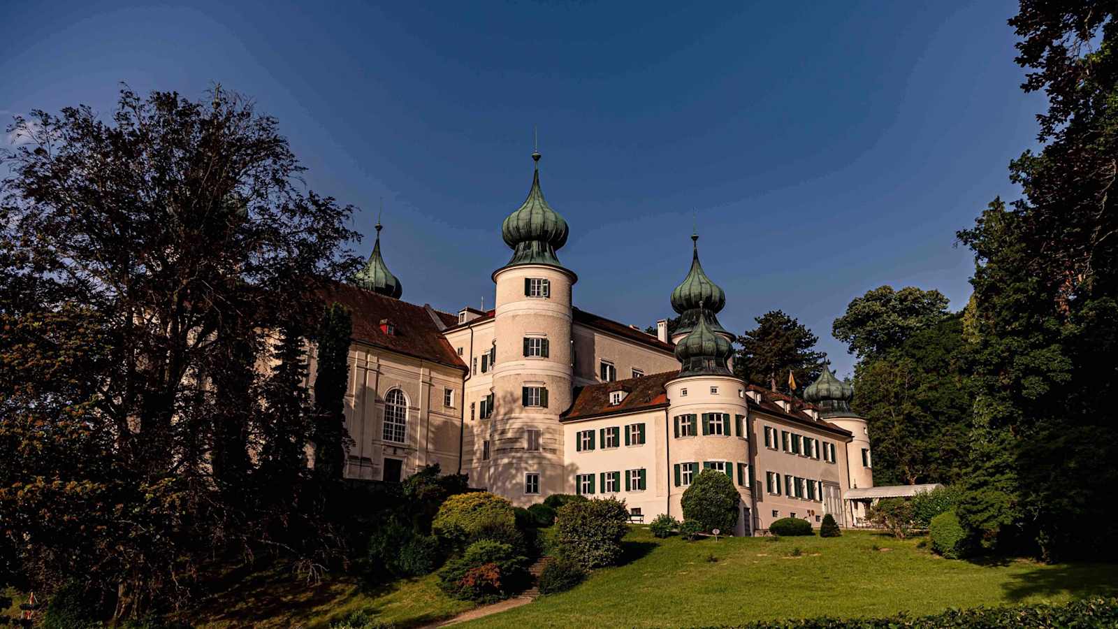 Schloss Artstetten mit seinem denkmalgeschützen Natur-Schlossgarten.