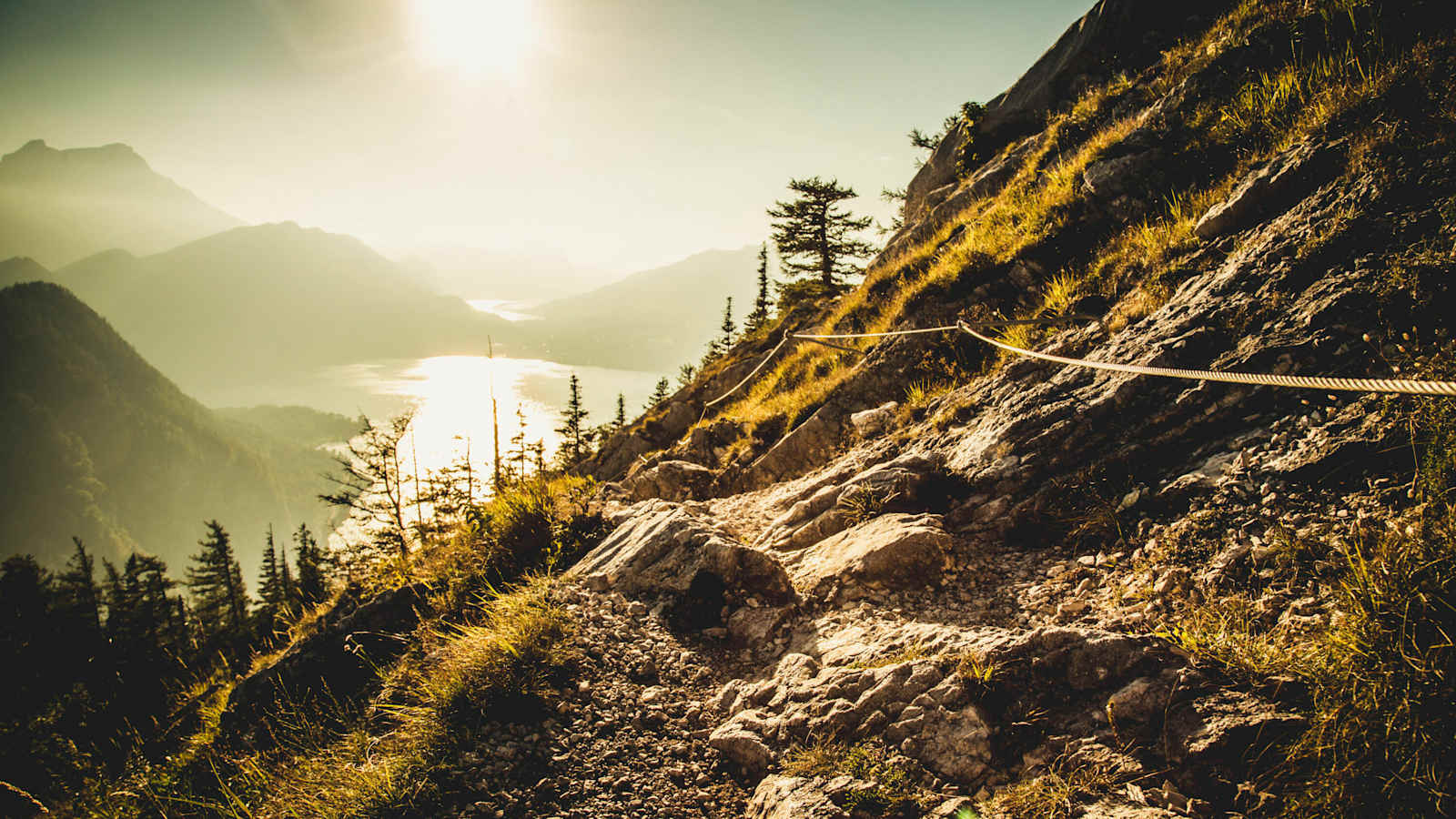 Kurz vor dem letzten Anstieg: Attersee & Mondsee im Hintergrund