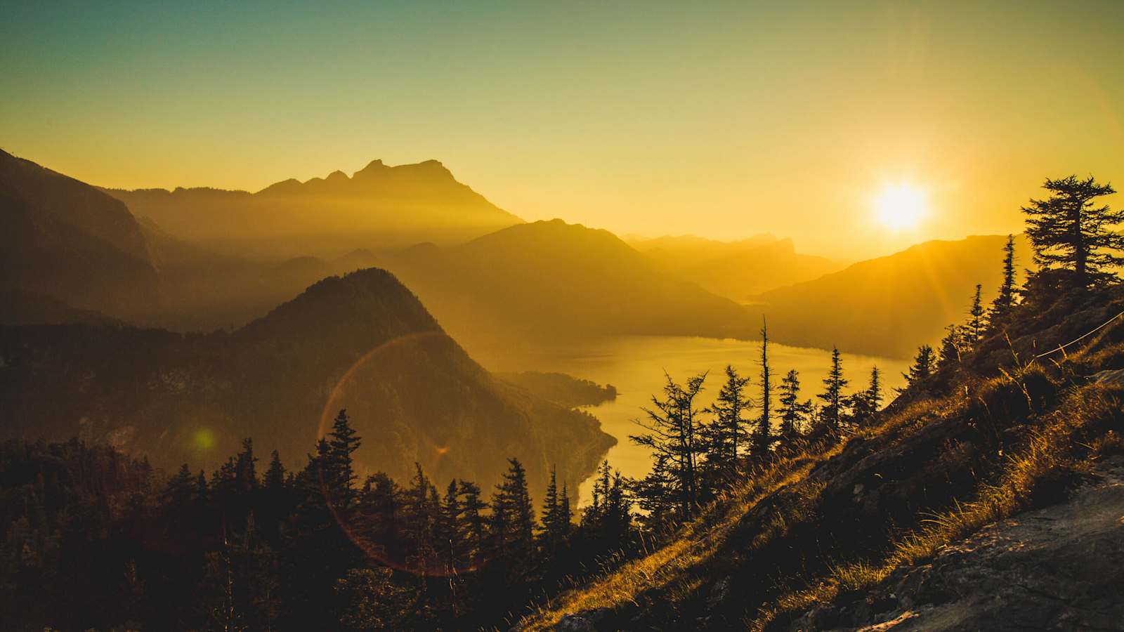 Sonnenuntergang mit Blick auf den Attersee