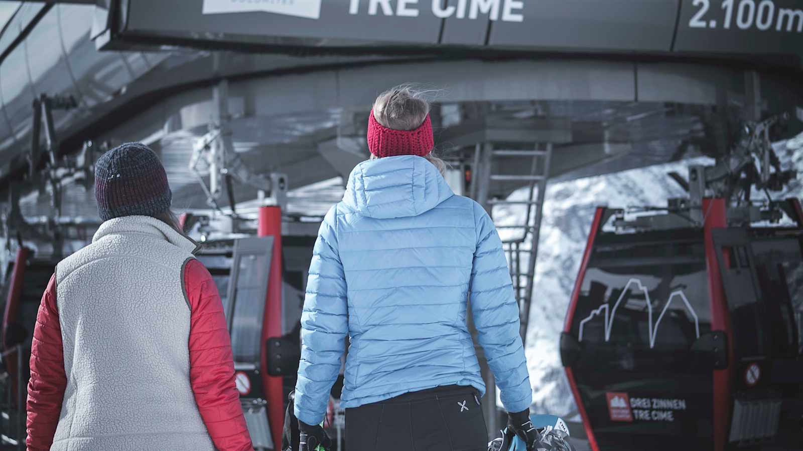 Mit den Schneeschuhen in die Seilbahn