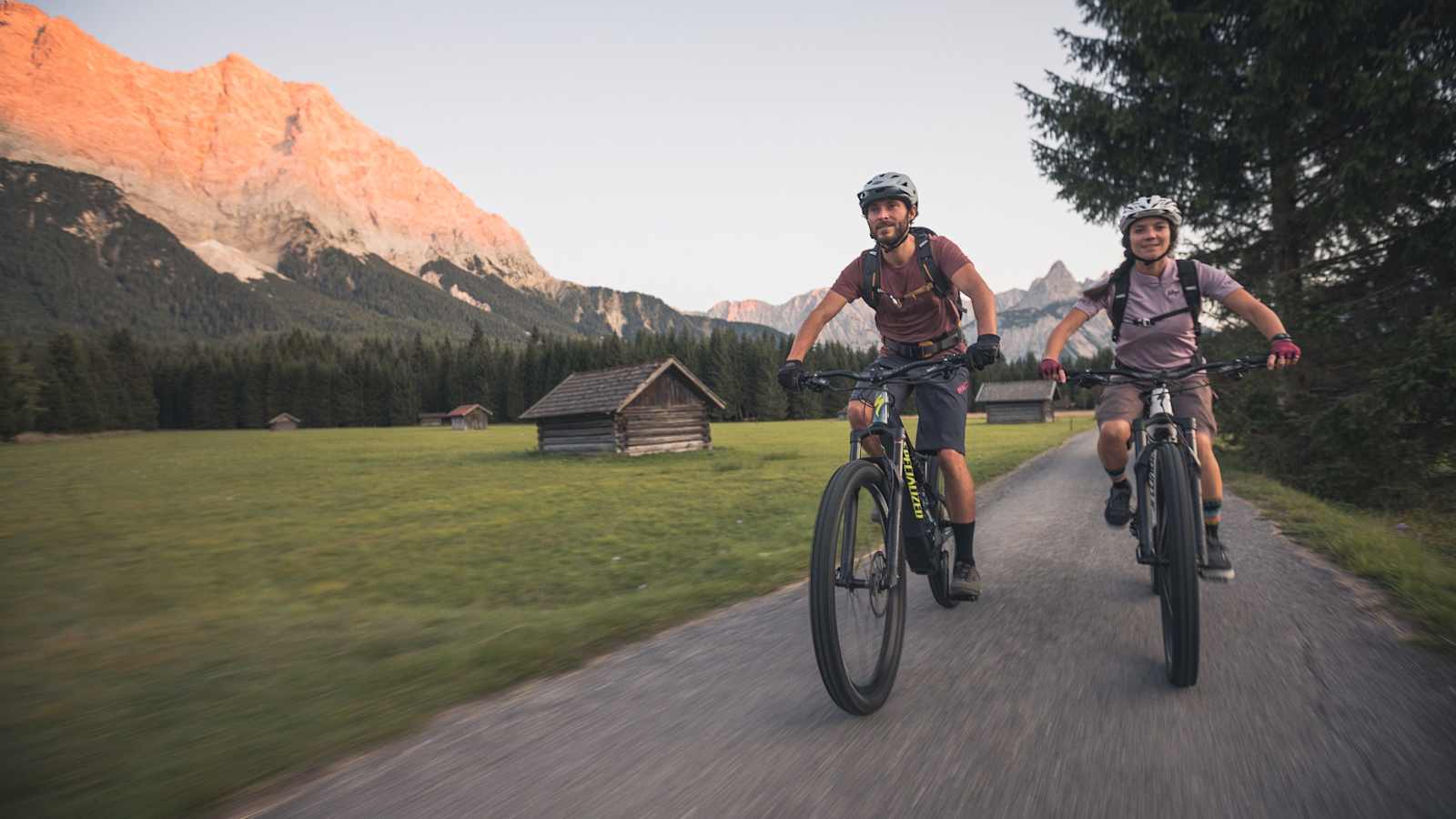 Die Tiroler Zugspitz Arena wartet mit über 100 Touren für Biker auf.