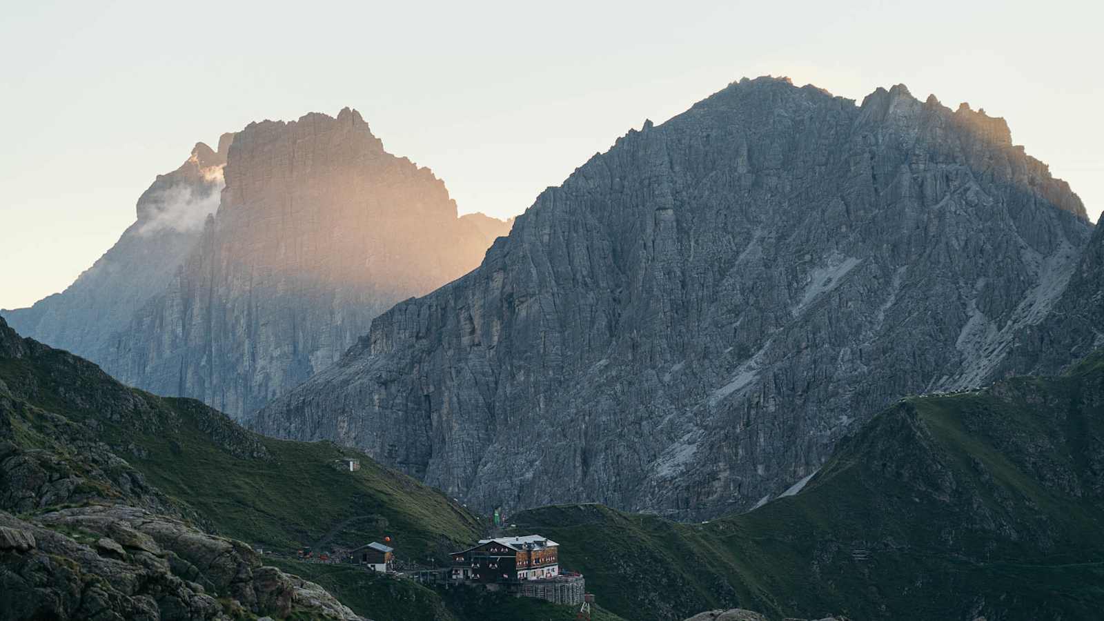 Der Stubaier Höhenweg: Am Ende jeder Etappe wartet eine gemütliche Schutzhütte.