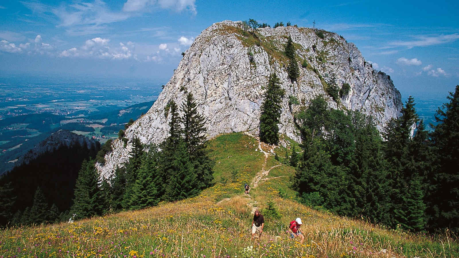 Blick vom Grasgipfel des Heubergs (1.338 m) auf die Wasserwand (1.367 m).