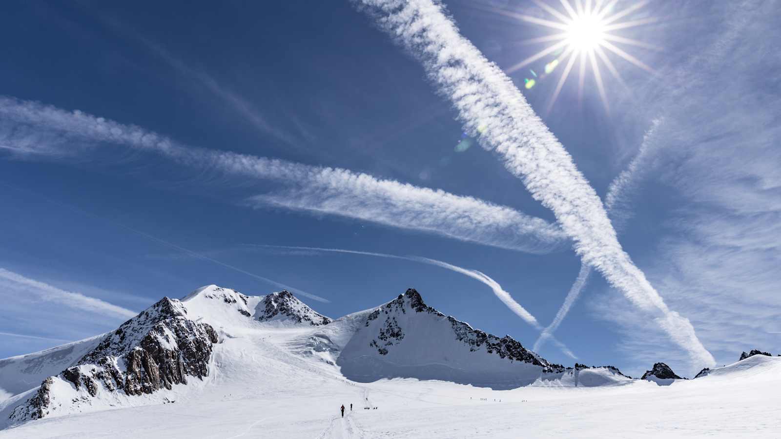 Skibergsteiger am Weg zur Wildspitze