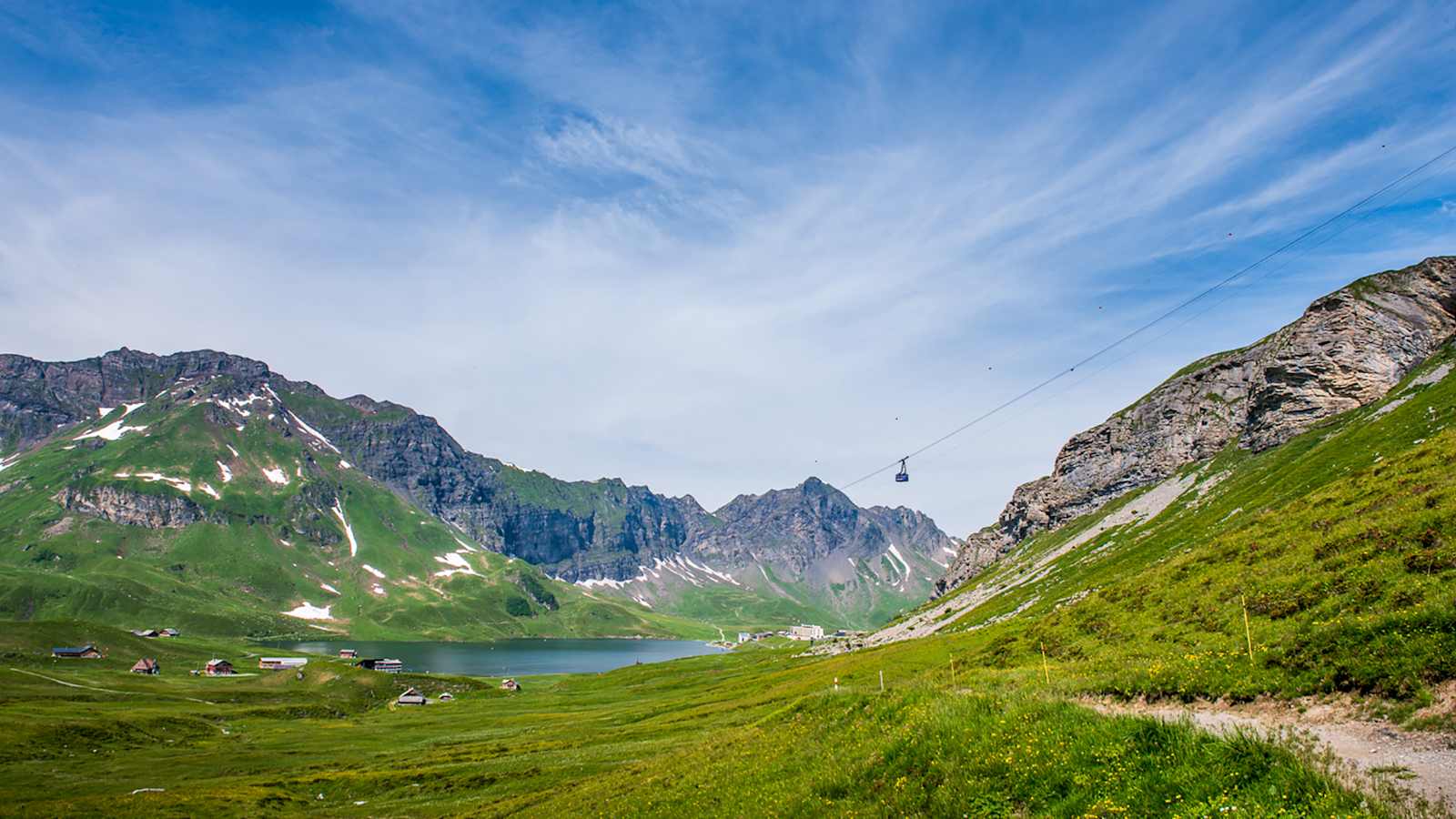 Pendelbahn Bonistock, im Hintergrund der Melchsee.