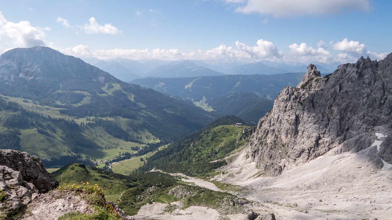 Die Hofpürglhütte am Fuße der Bischofsmütze