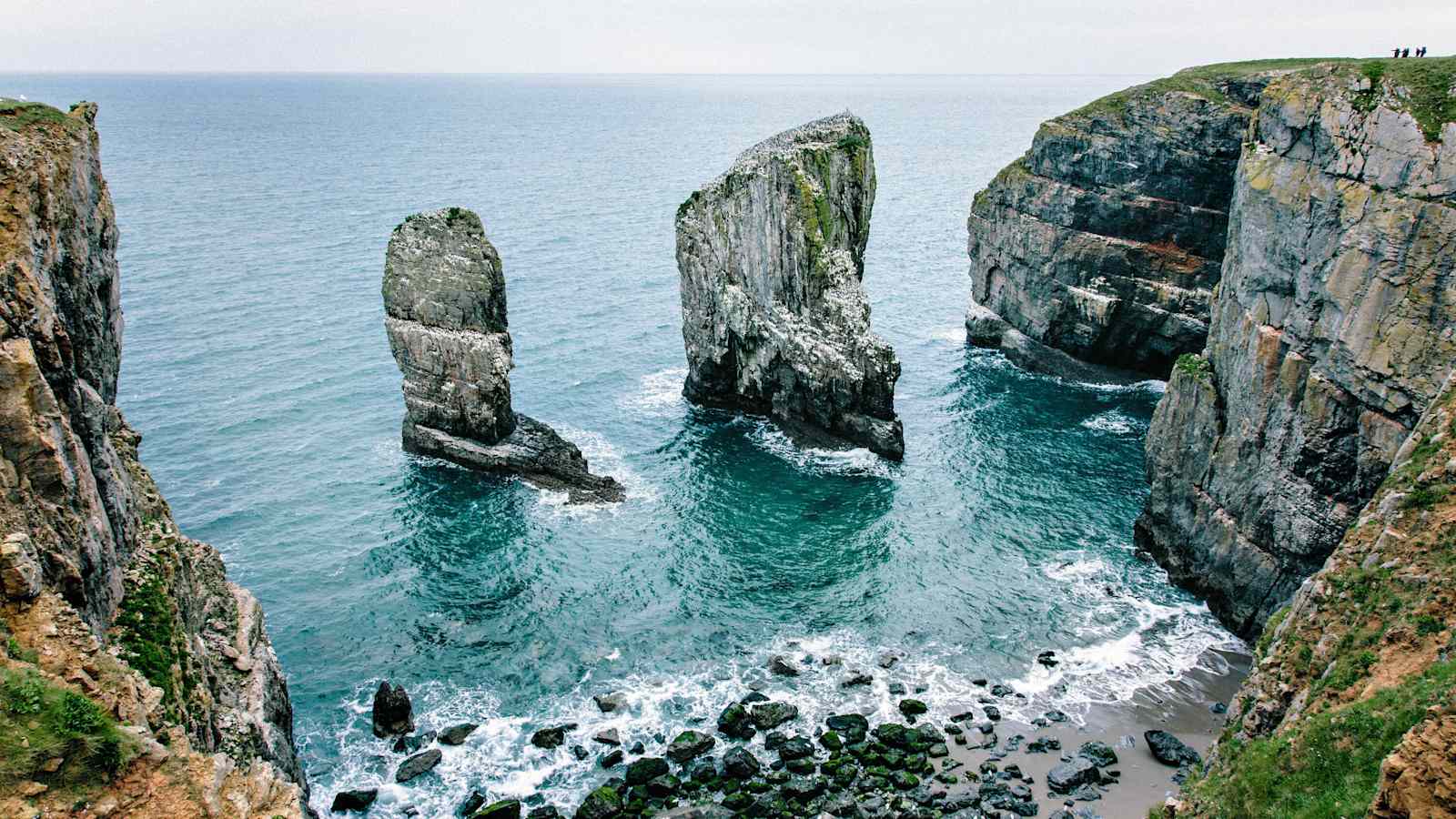 Die Elegug Sea Stacks