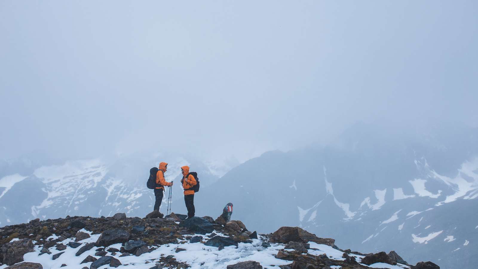 Alpenüberquerung bei Nebel