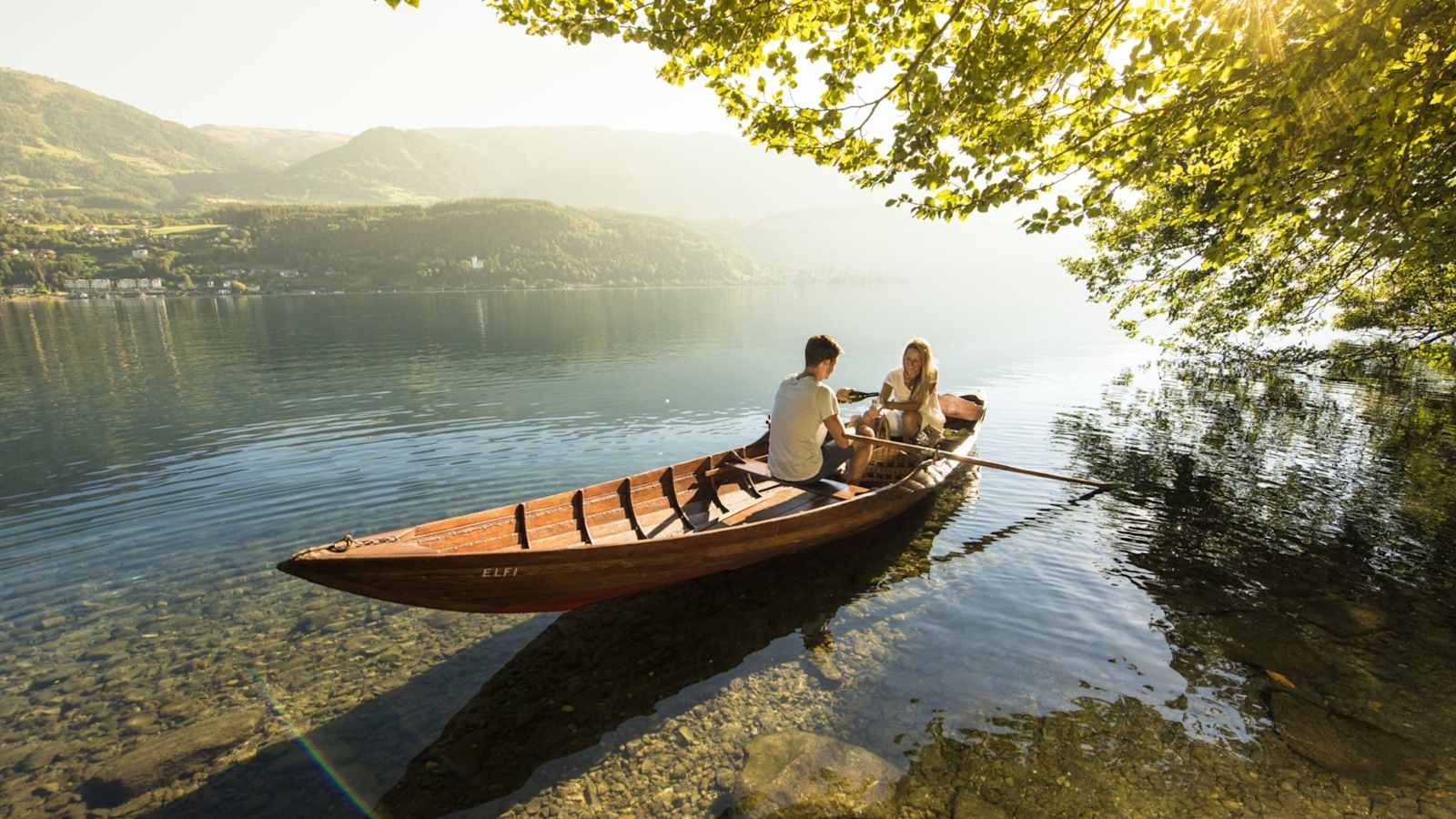 Picknick im Boot direkt auf dem Wasser - ruhige Buchten bieten Zeit für Zweisamkeit.