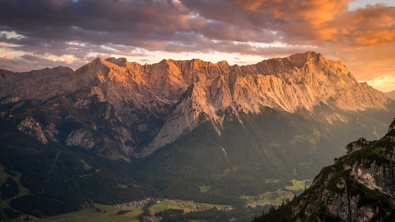 Zugspitze und Alpspitze im Abendlicht