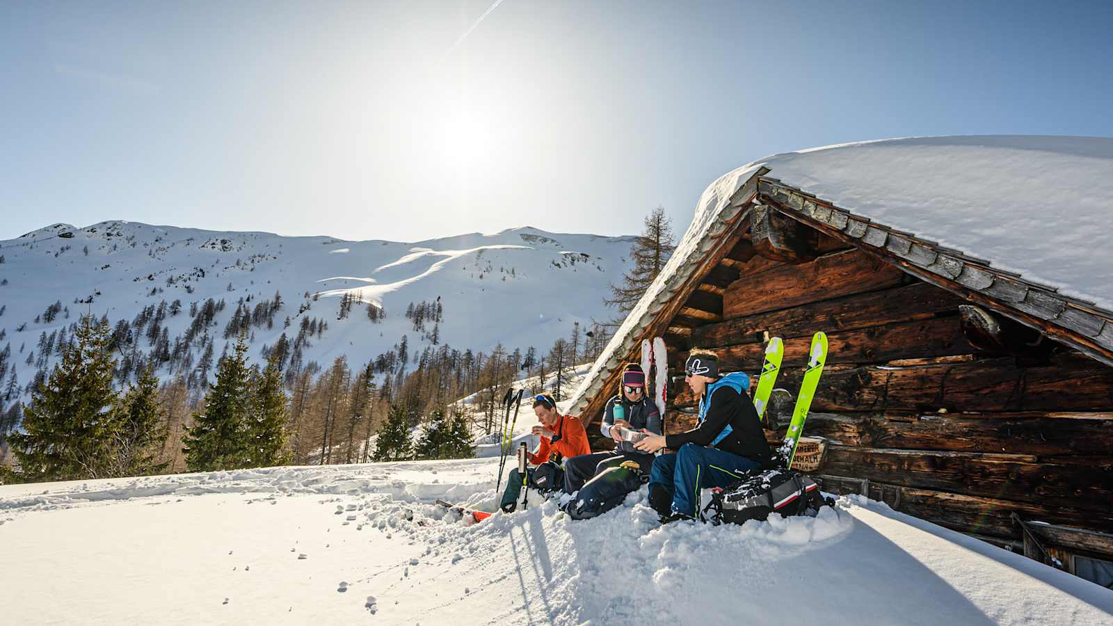 Viele Hütten sind im Winter geschlossen, die verfügbaren Winterräume nur als Notunterkunft gedacht.