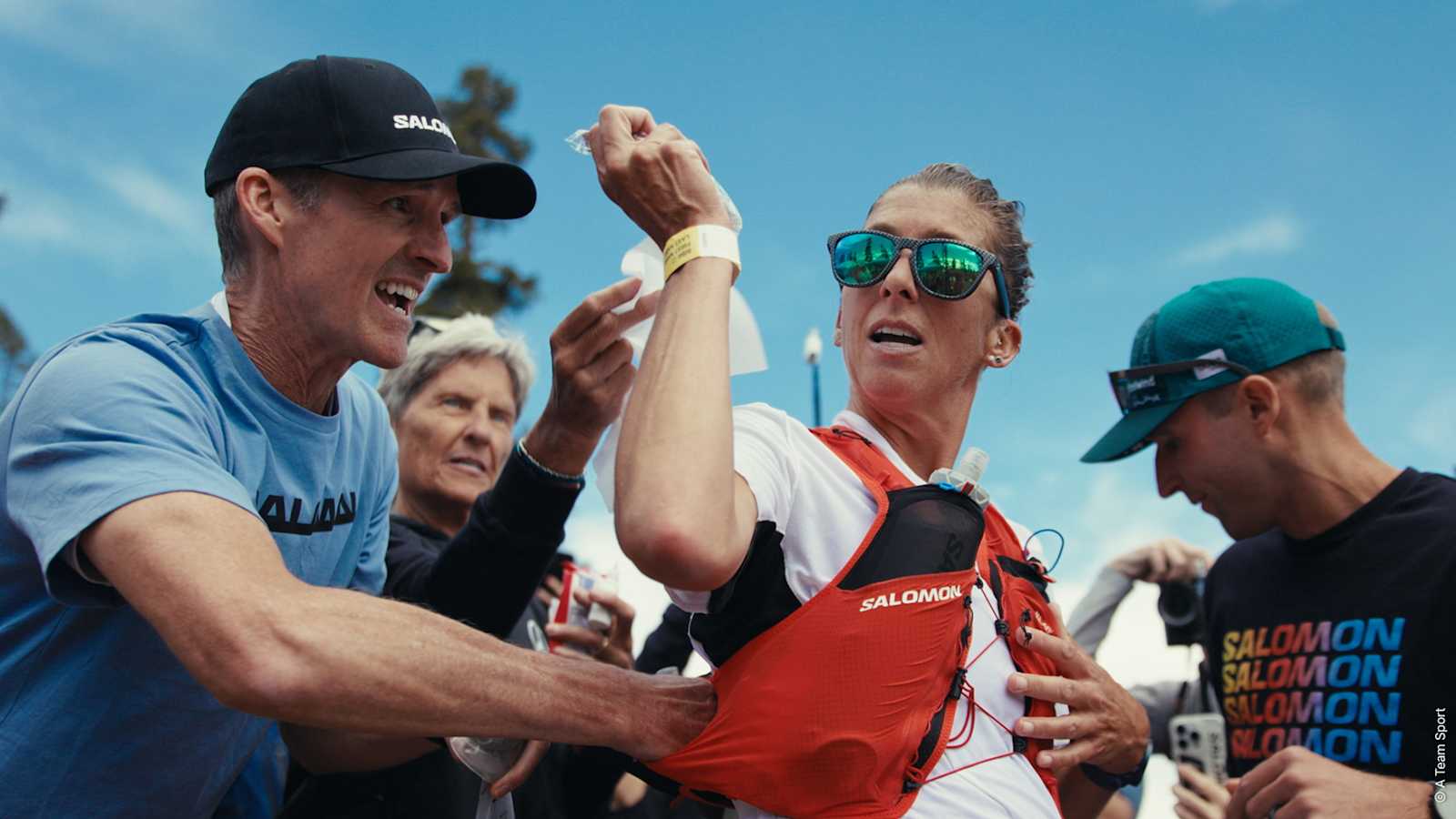 Der Film „A Team Sport“ zeigt, wie der Erfolg einer einzelnen Person von der Zusammenarbeit des gesamten Teams abhängt.