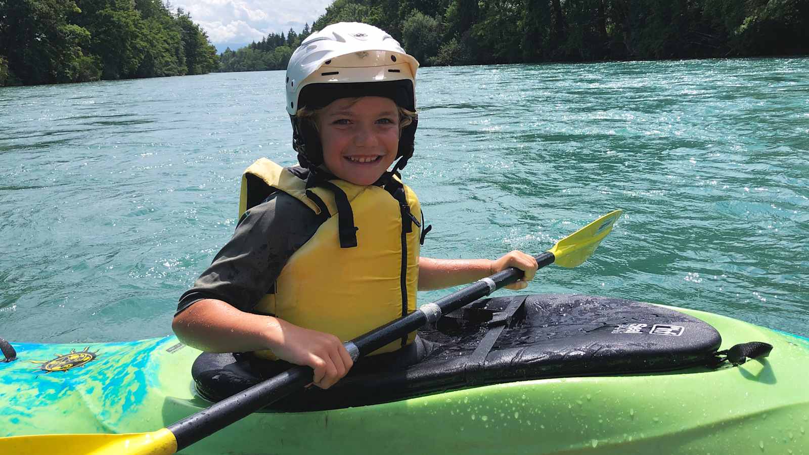 Helm und Schwimmweste gehören vor allem bei Kindern zur Standardausrüstung.